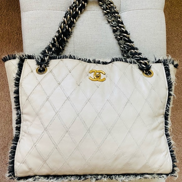 SOLD Chanel Tweed Trim Light Grey Leather Tote - Picture 4 of 16